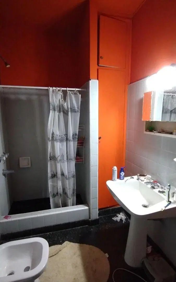 Casa el frente con buen terreno en el centro 5