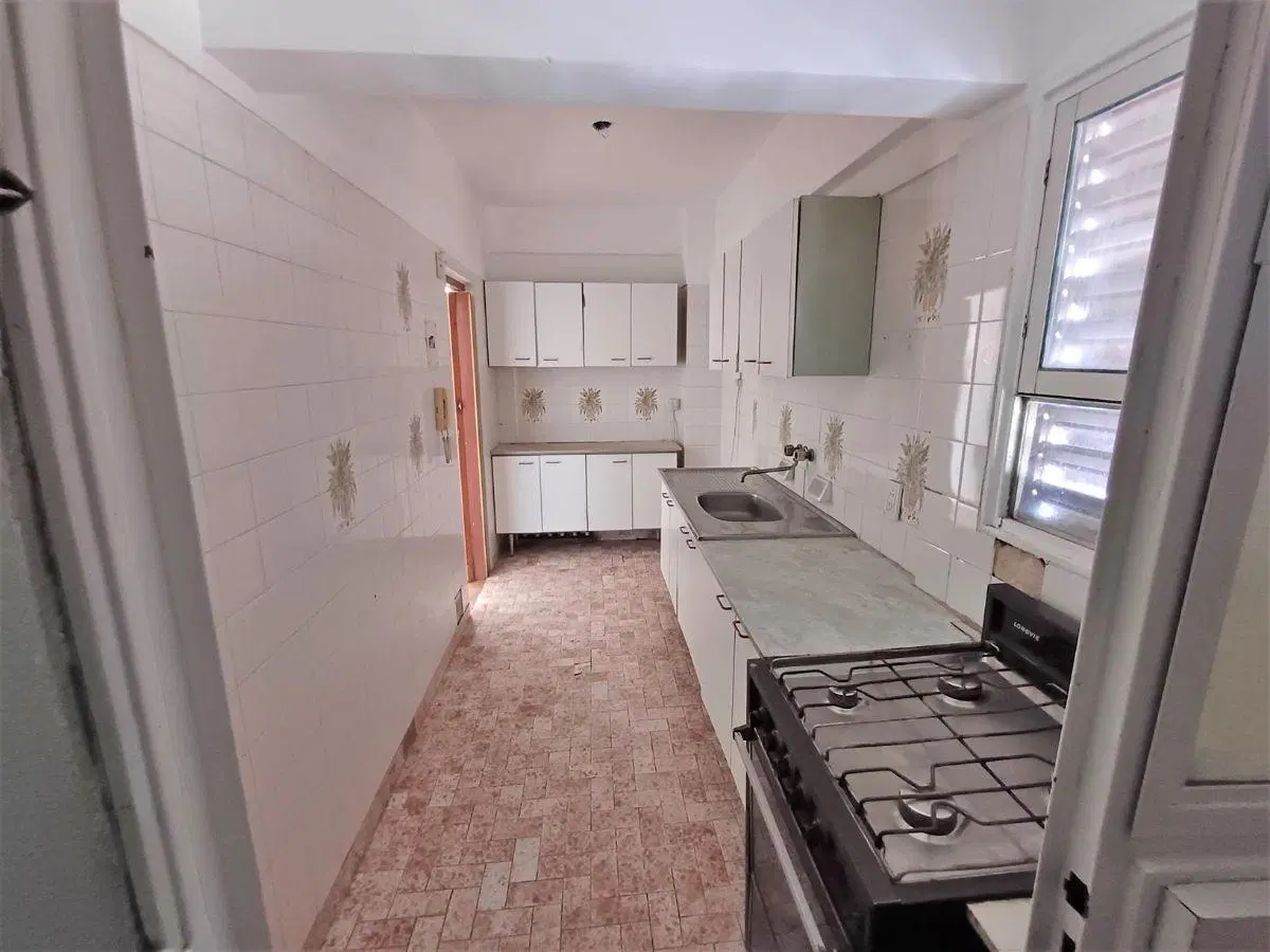 Departamento en venta de 2 dormitorios al frente sobre peatonal San Martín 4