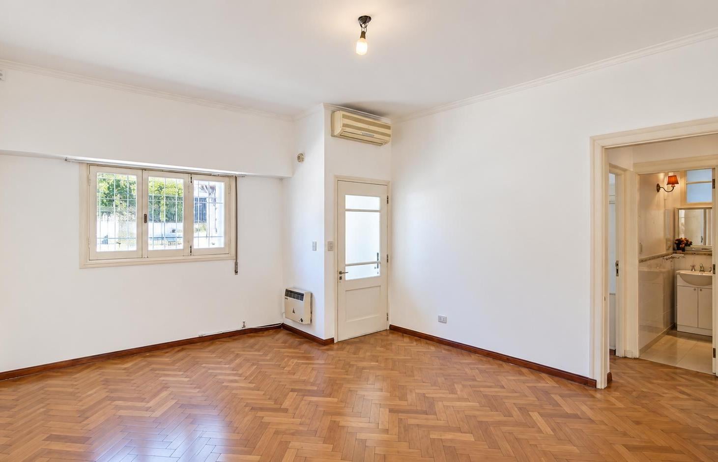 Foto de Luminosa casa en venta en planta baja en barrio sur!, imagen 2