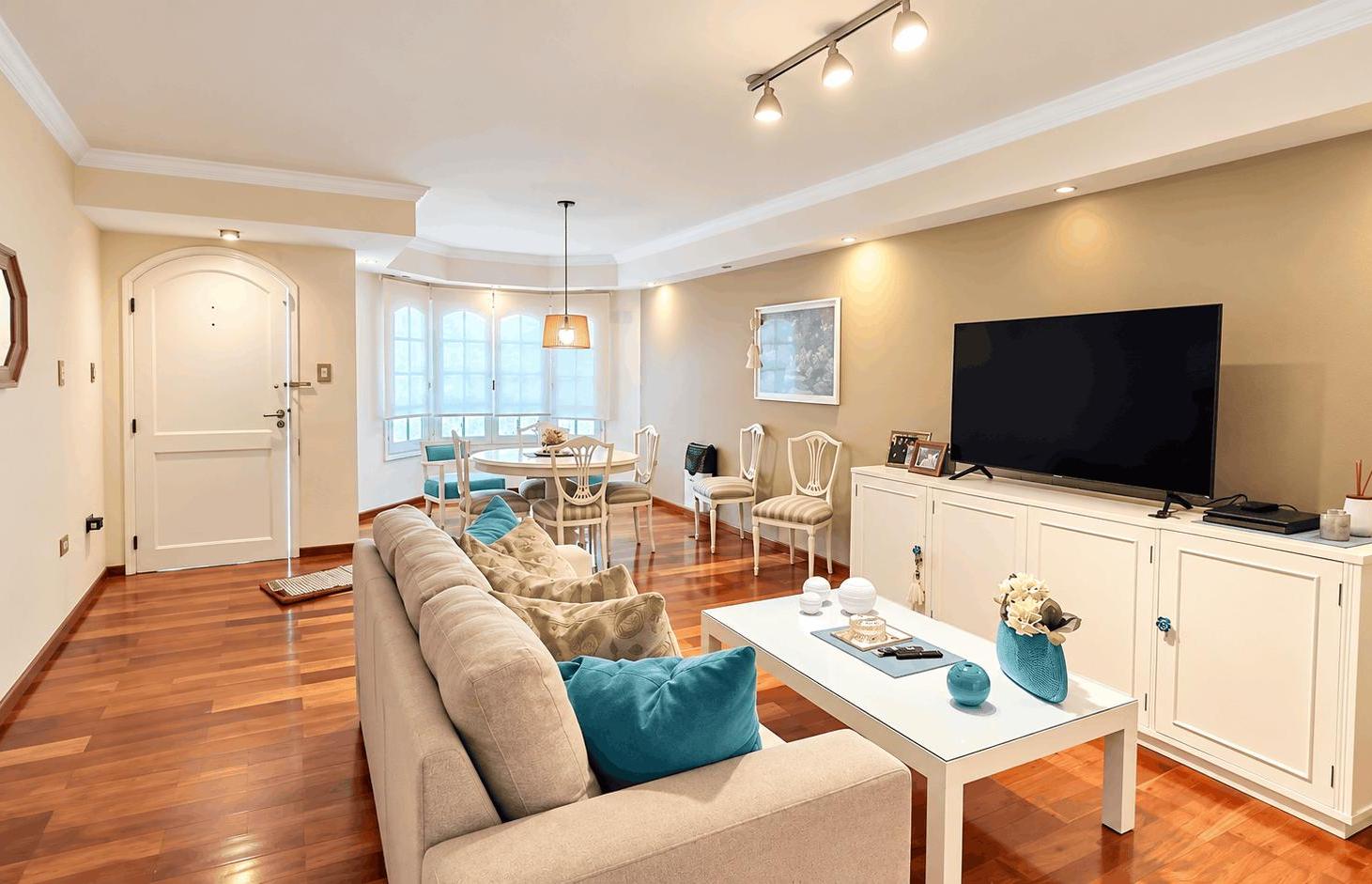 Foto de Casa de categoría de 4 dormitorios y gran terreno en venta en barrio, imagen 3