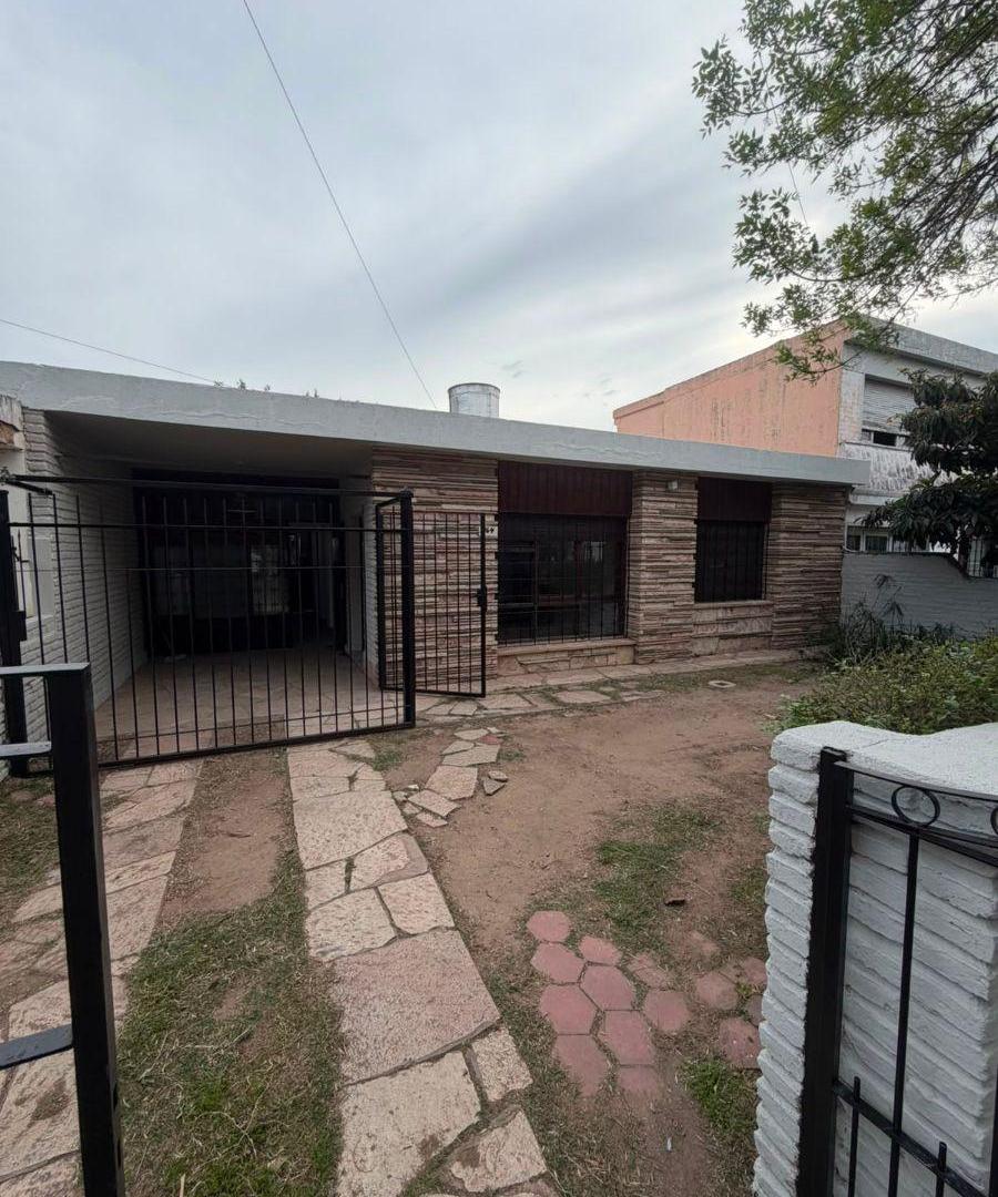 Foto de ALQUILO CASA DE TRES DORMITORIOS EN B° MARQUES DE SOBREMONTE, imagen 2