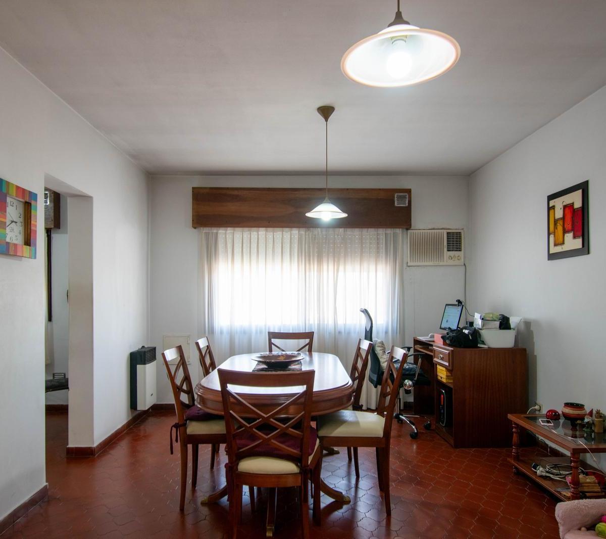 Galpón en Venta con Departamento en Planta Alta. 2