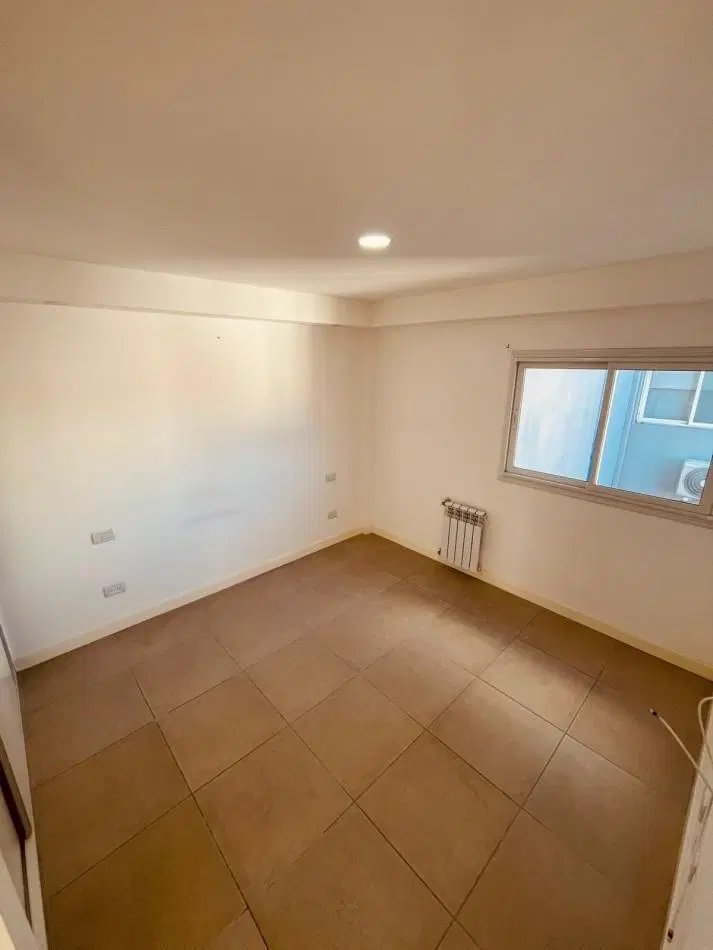 Departamento 2 Ambientes Con Cochera En Alquiler - La Perla / Beruti Y 20 De Septiembre 3