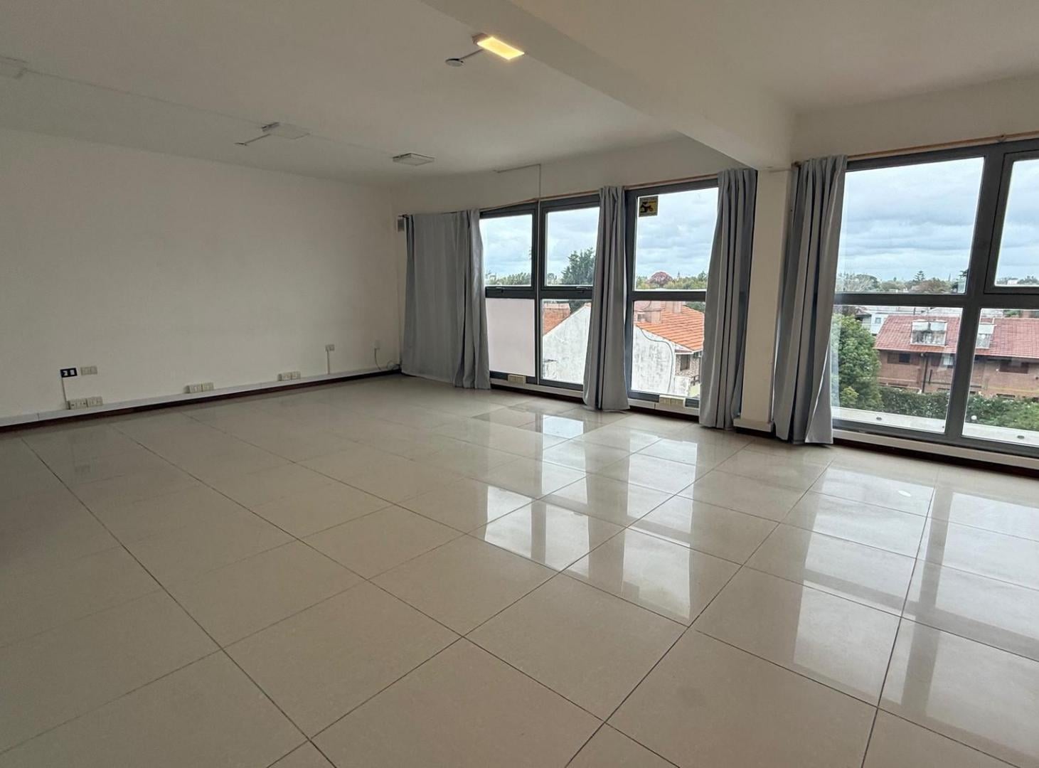 Oficina comercial en Alquiler en Constitución
