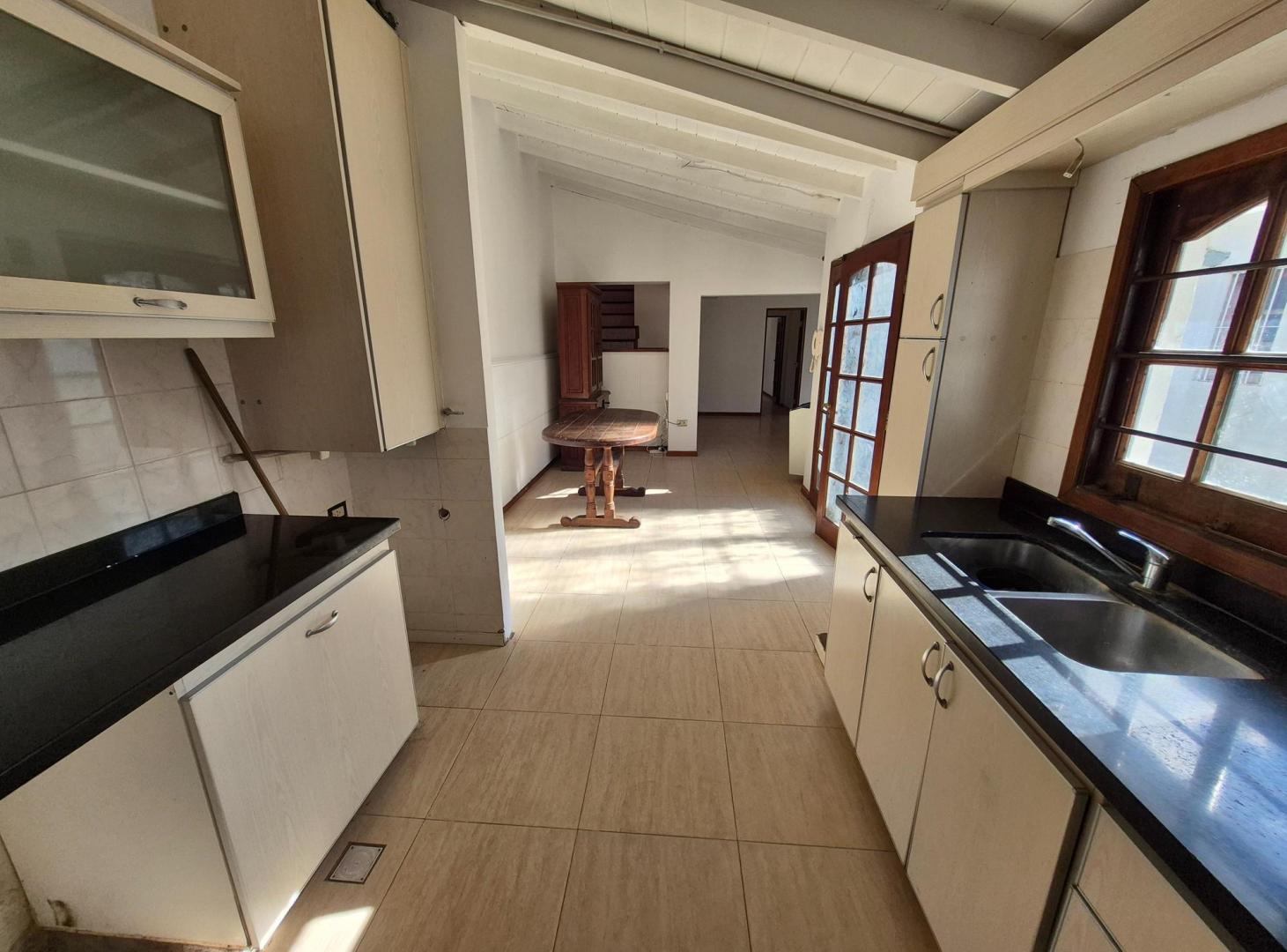 Foto de Alquiler 24 meses, chalet de 4 ambientes con garage y patio, imagen 2