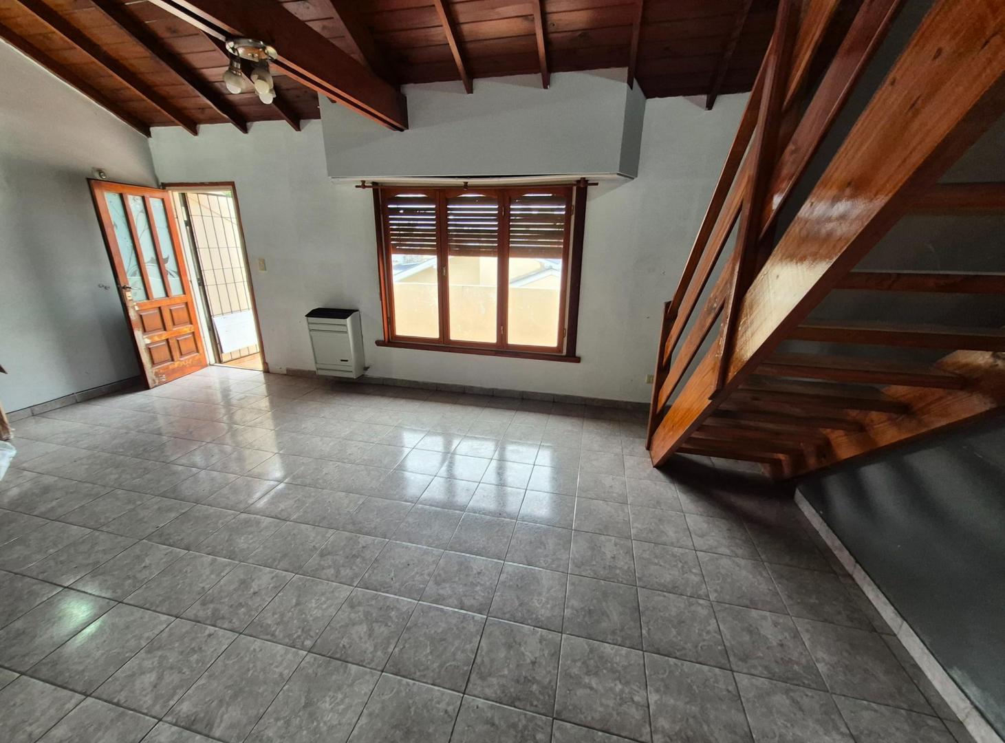 Foto de Alquiler 24 meses, PH 4 ambientes, patio con parrilla, guarda coche, imagen 1
