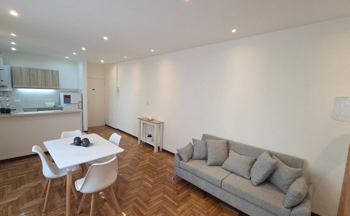 Foto de 2 AMBIENTES LATERAL CON BALCON FRANCES, imagen 1