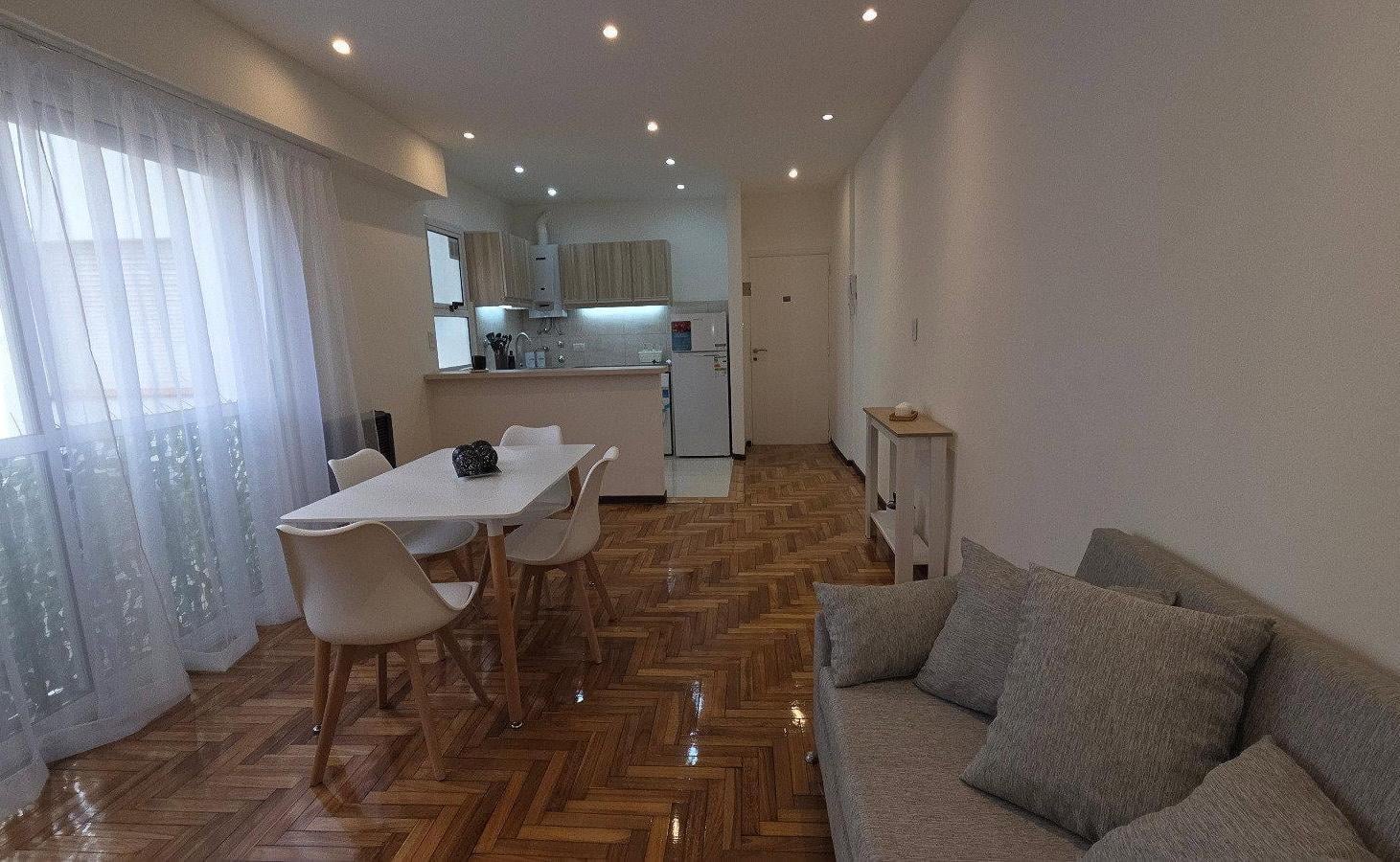 Foto de 2 AMBIENTES LATERAL CON BALCON FRANCES, imagen 3