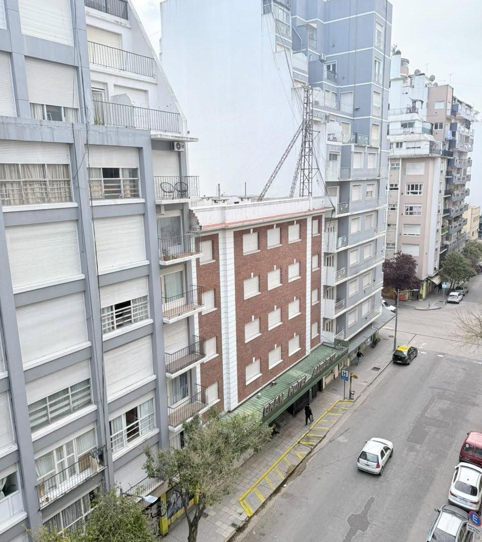 Foto de Departamento de 1 ambiente a la calle con balcón francés, imagen 1