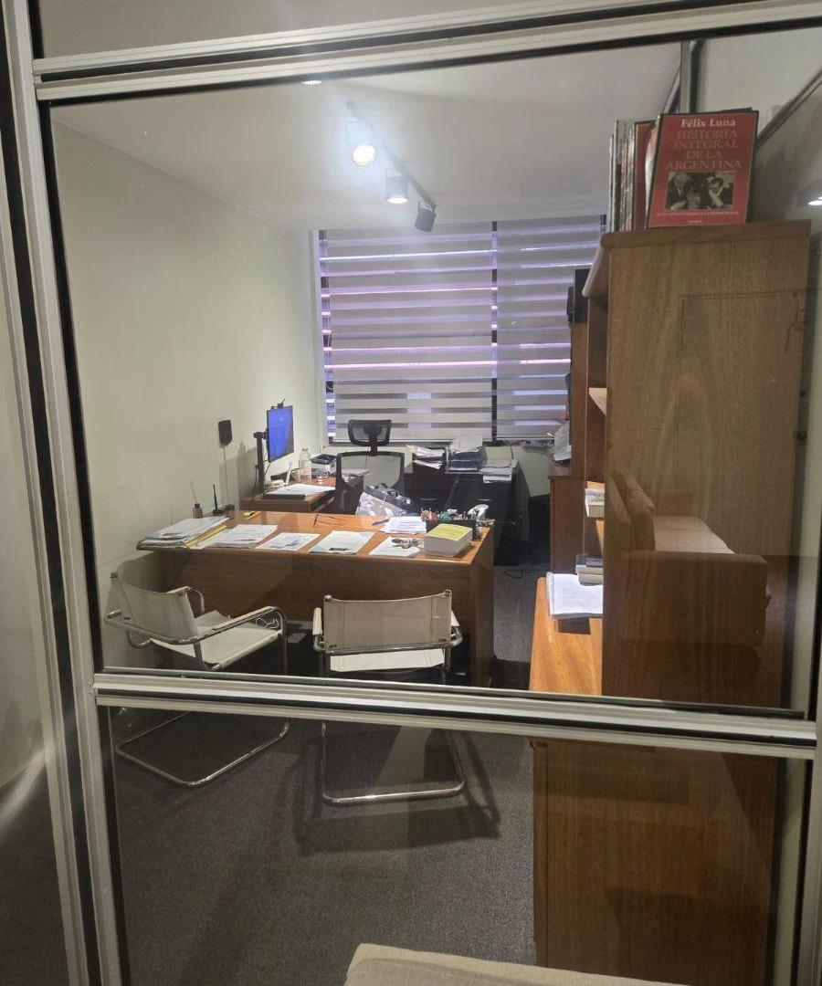 Foto de Amplia oficina totalmente amoblada. Financiación!!, imagen 2