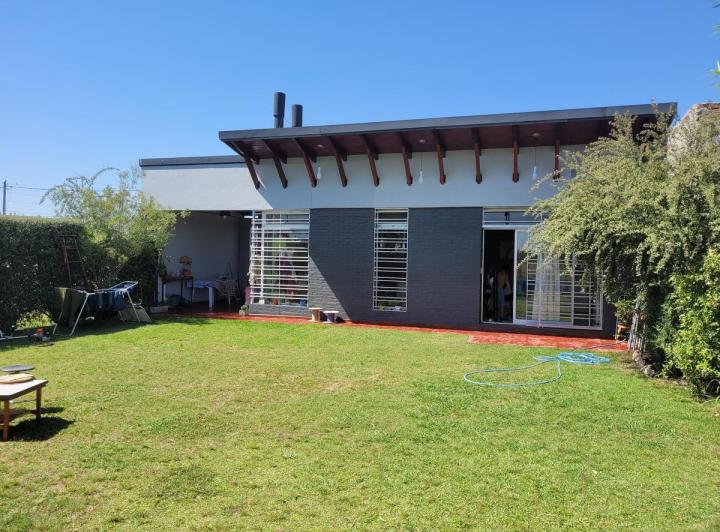 CASA CON JARDIN, TRANQUILIDAD Y CERCANIA A LA CIUDAD. 2