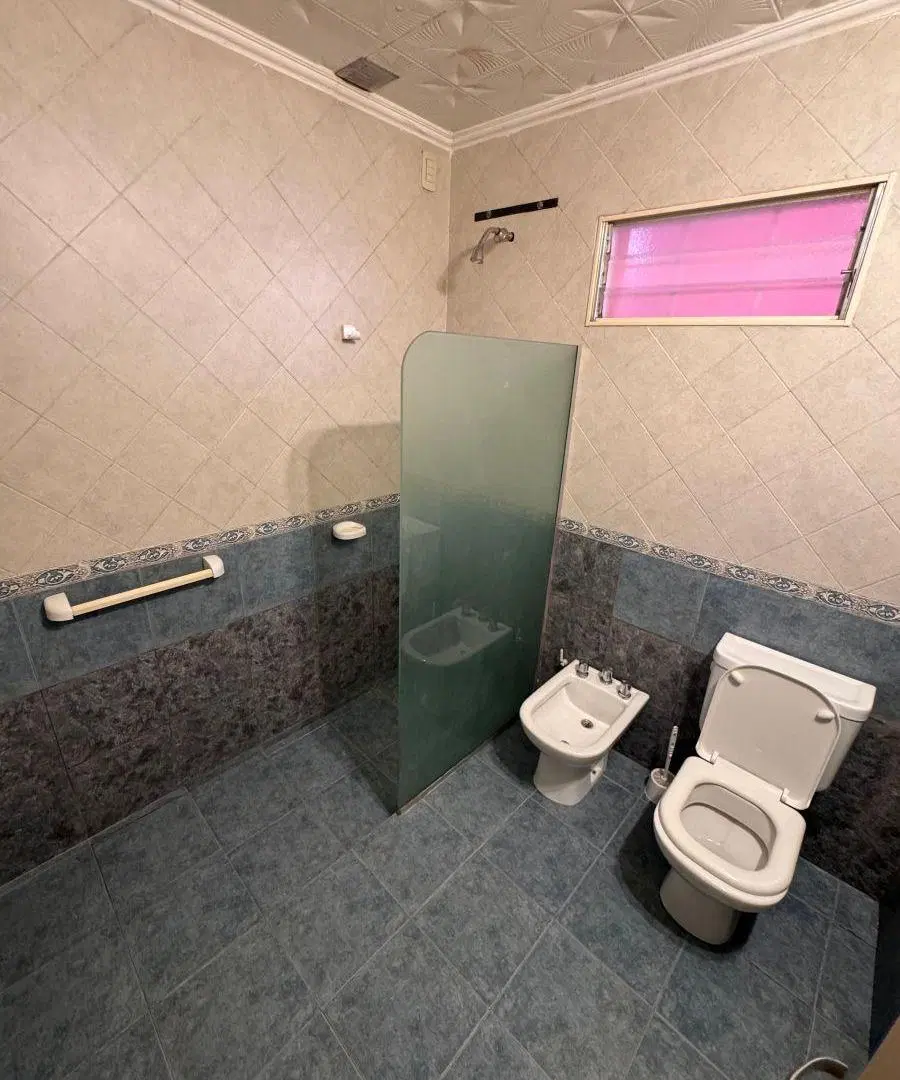 Alquilo casa a metros de Av. Alem 8