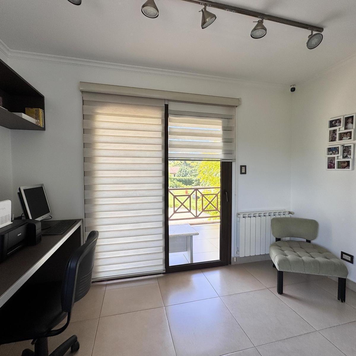 Casa en Venta de 8 Ambientes con Amplio Jardín y Piscina, Vaqueros 4