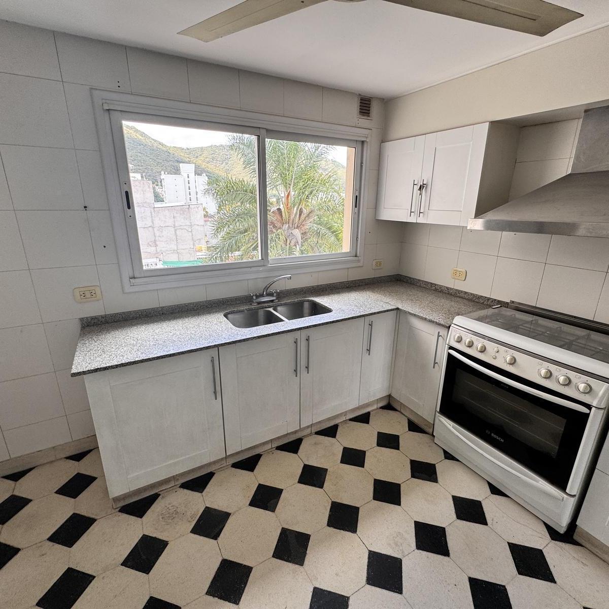 Departamento Piso en Venta 3 Dorm. Microcentro Salta C 2