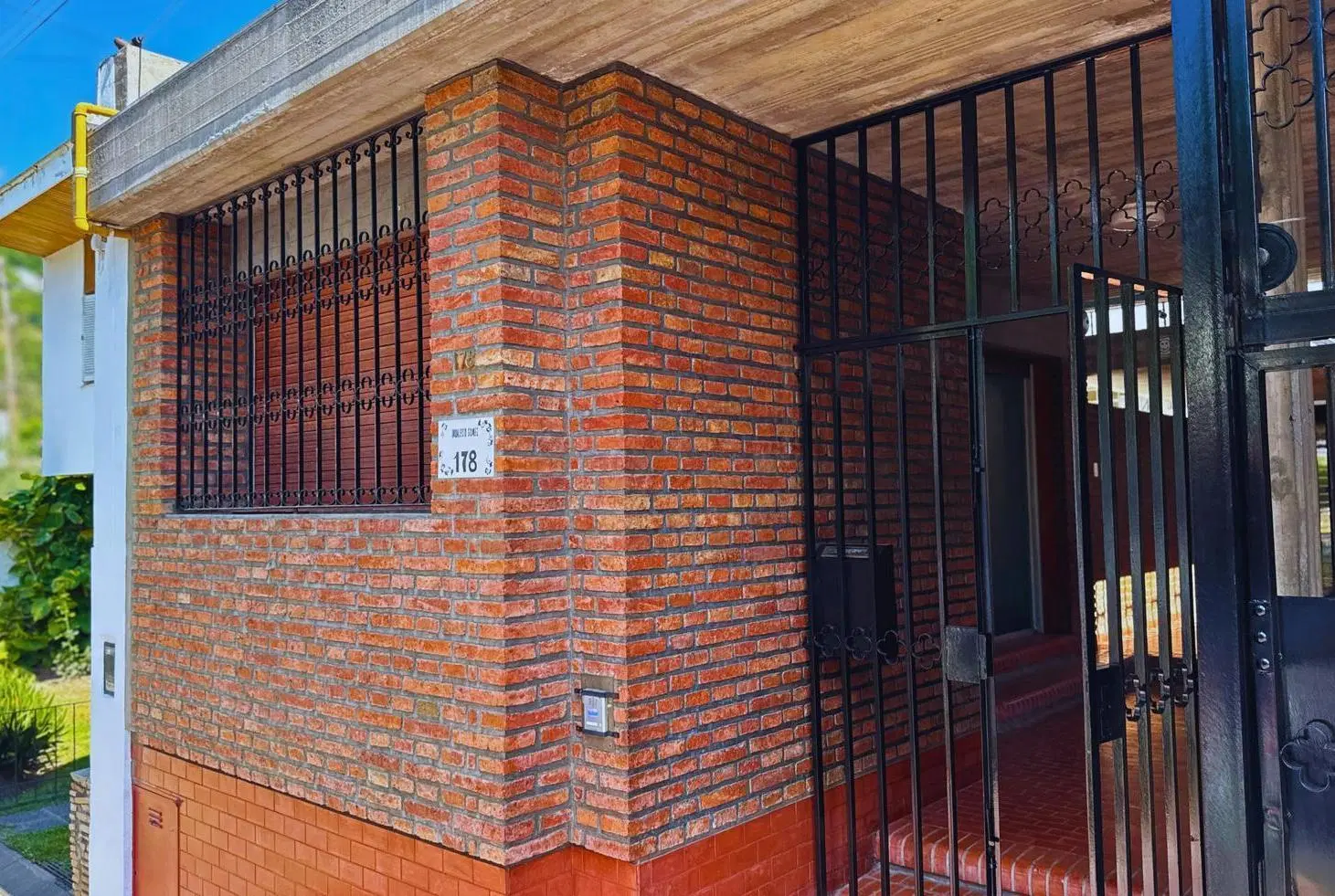 Casa en venta y/o alquiler uso comercial 7 hambientes Centro Salta Capital 3