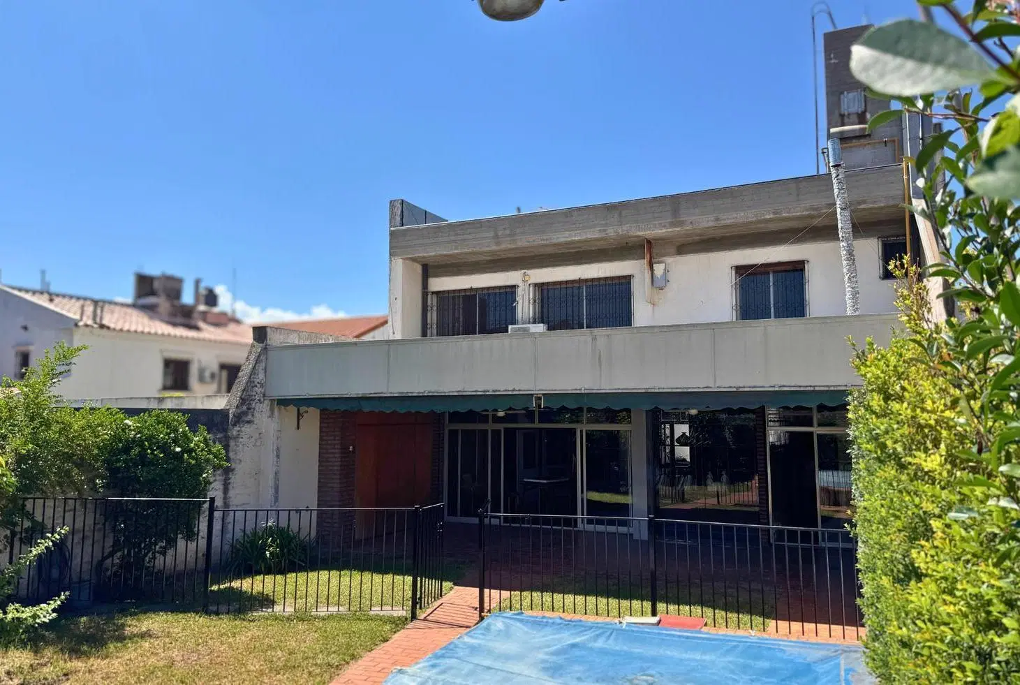 Casa en venta y/o alquiler uso comercial 7 hambientes Centro Salta Capital 8