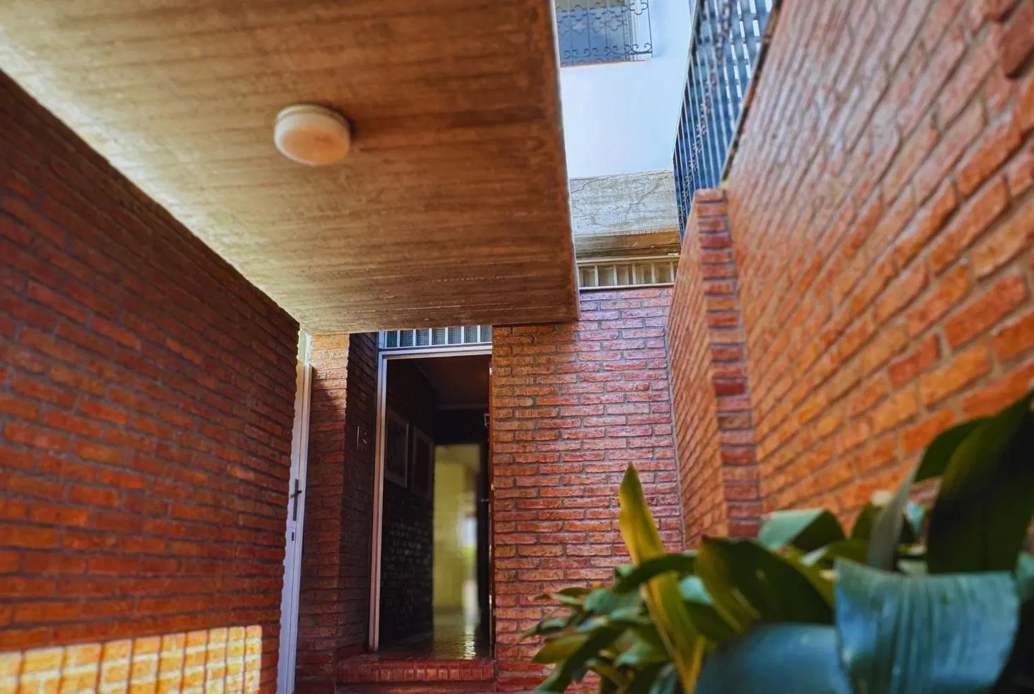 Casa en venta y/o alquiler uso comercial 7 hambientes Centro Salta Capital 4