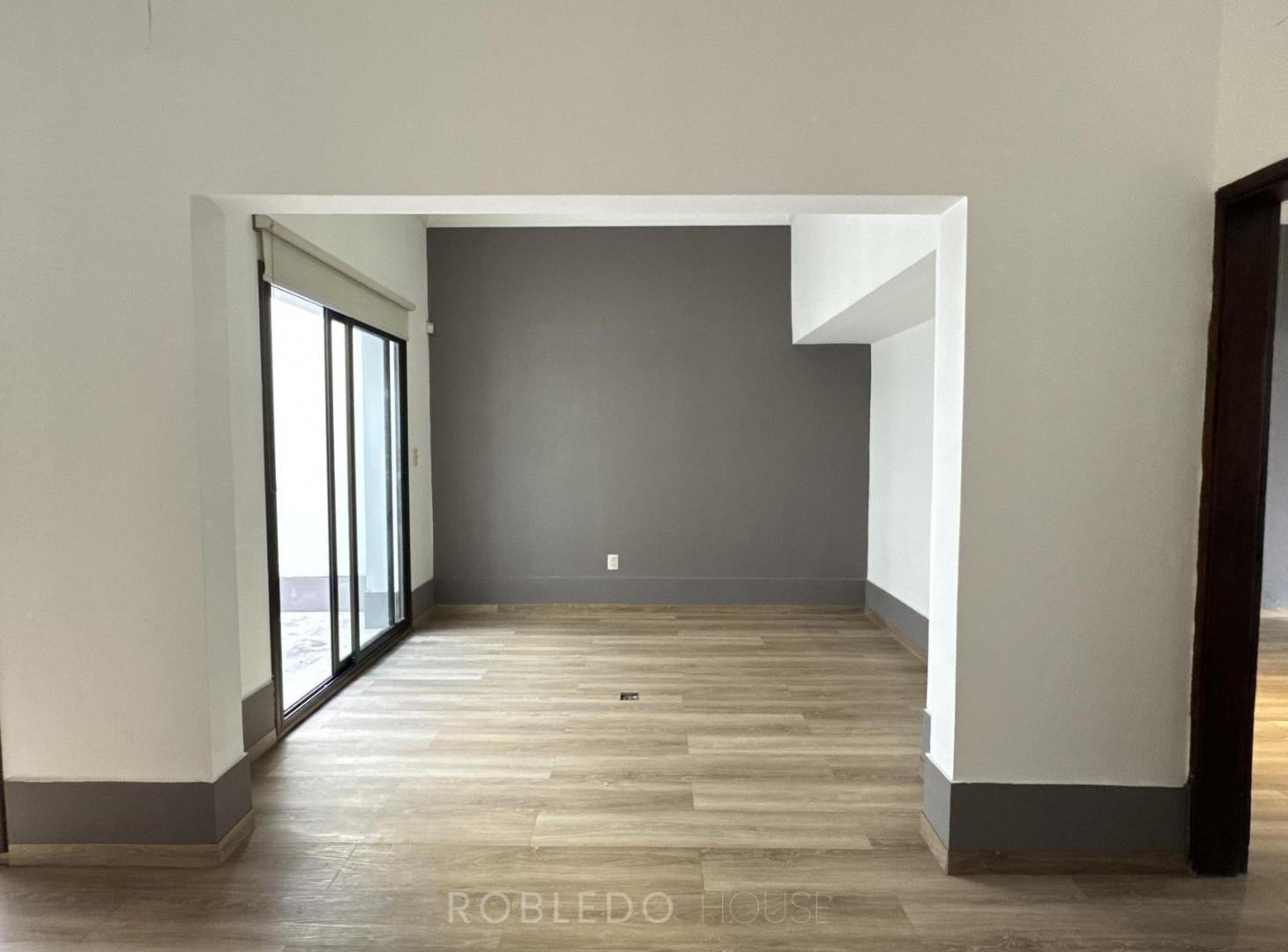 Foto de Casa en alquiler para emrpesa 7 despachos, frenta a la Legislatura de, imagen 1