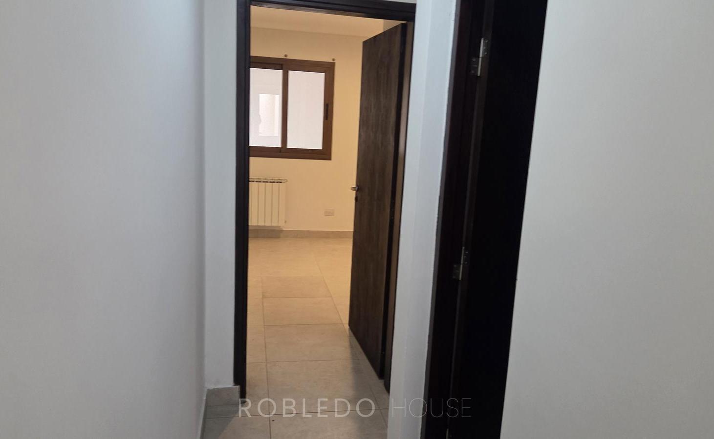 Foto de Casa de categoría en aqluiler 3 dormitorios zona Av. Banchik Zona Sur, imagen 2