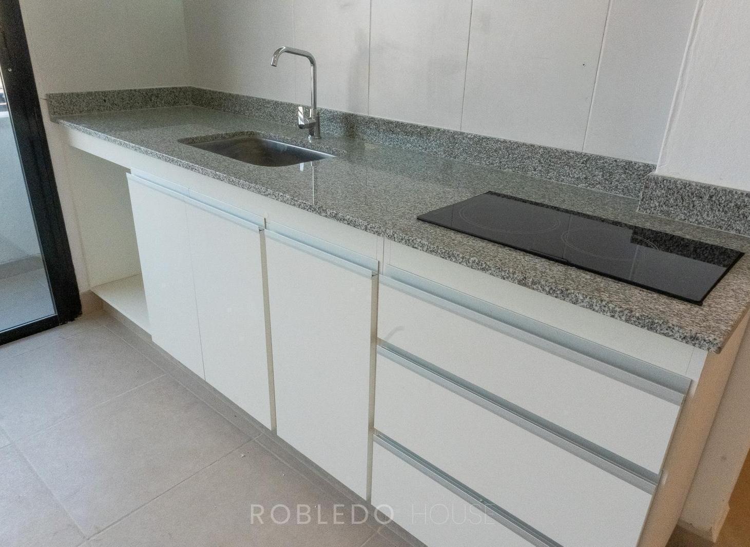 Foto de Alquiler Monoambiente con patio (contrafrente) – Microcentro de Salta, imagen 1