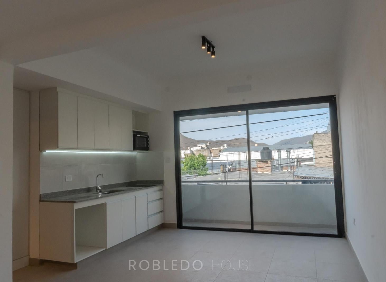 Foto de Alquiler Monoambiente con patio (contrafrente) – Microcentro de Salta, imagen 2