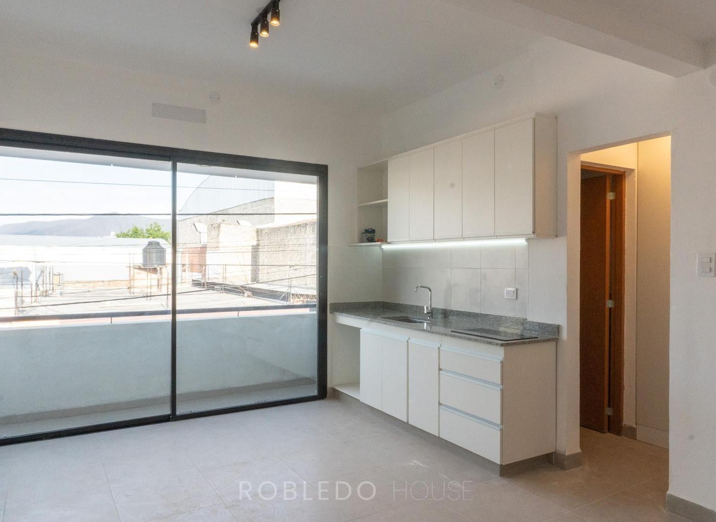 Foto de Alquiler Monoambiente con patio (contrafrente) – Microcentro de Salta, imagen 4