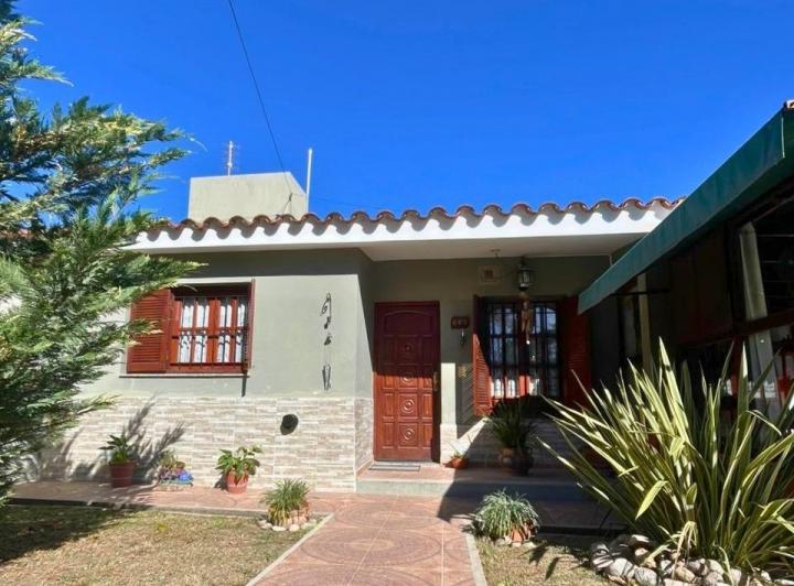 ENCANTADORA CASA ¡LISTA PARA HABITAR! LA FALDA