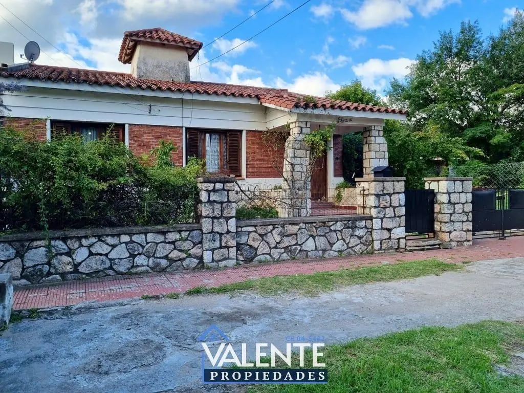 Chalet con Departamento en La Falda 5