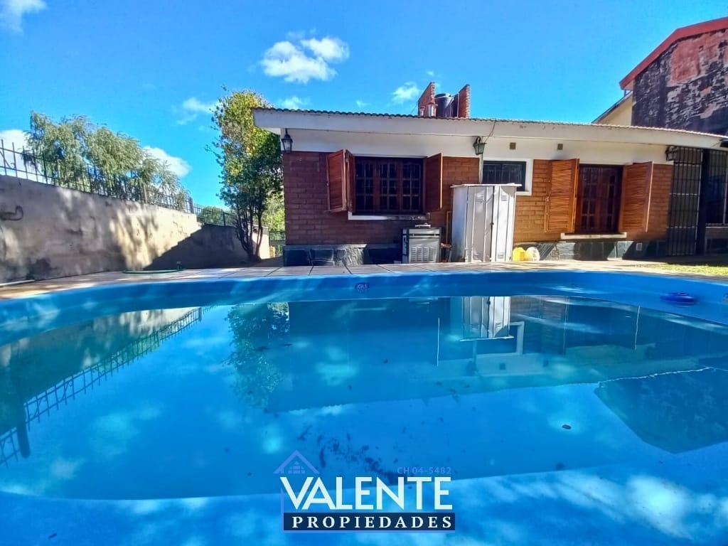 Foto de Chalet ladrillo visto con gas natural en B° Santa Rosa - La Falda, imagen 3