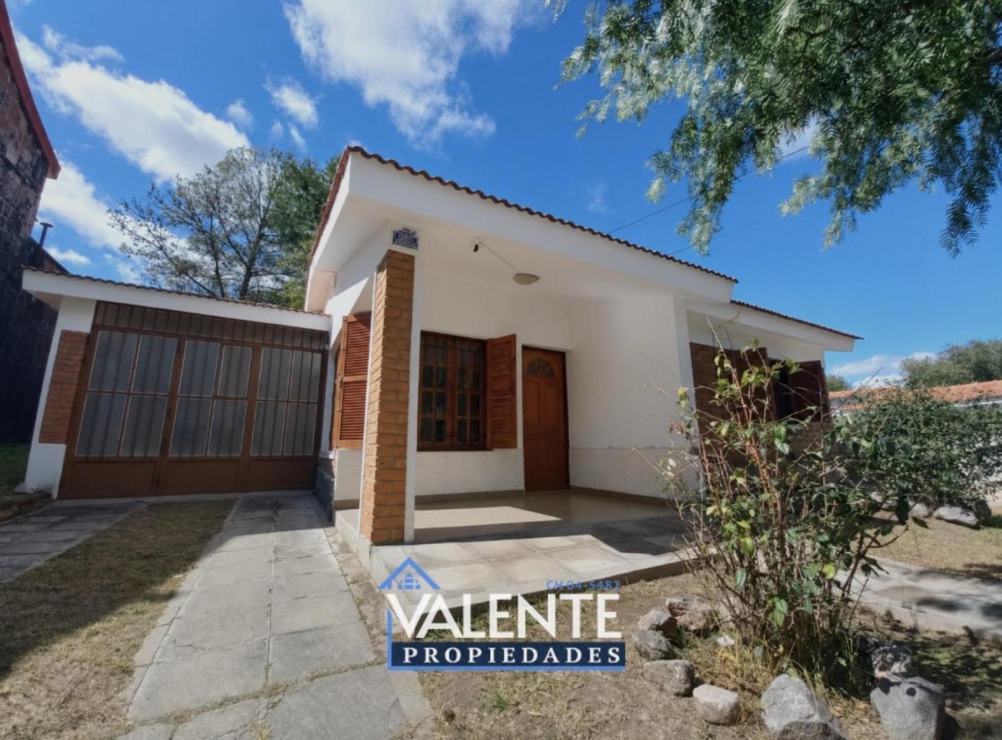 Foto de Chalet ladrillo visto con gas natural en B° Santa Rosa - La Falda, imagen 2