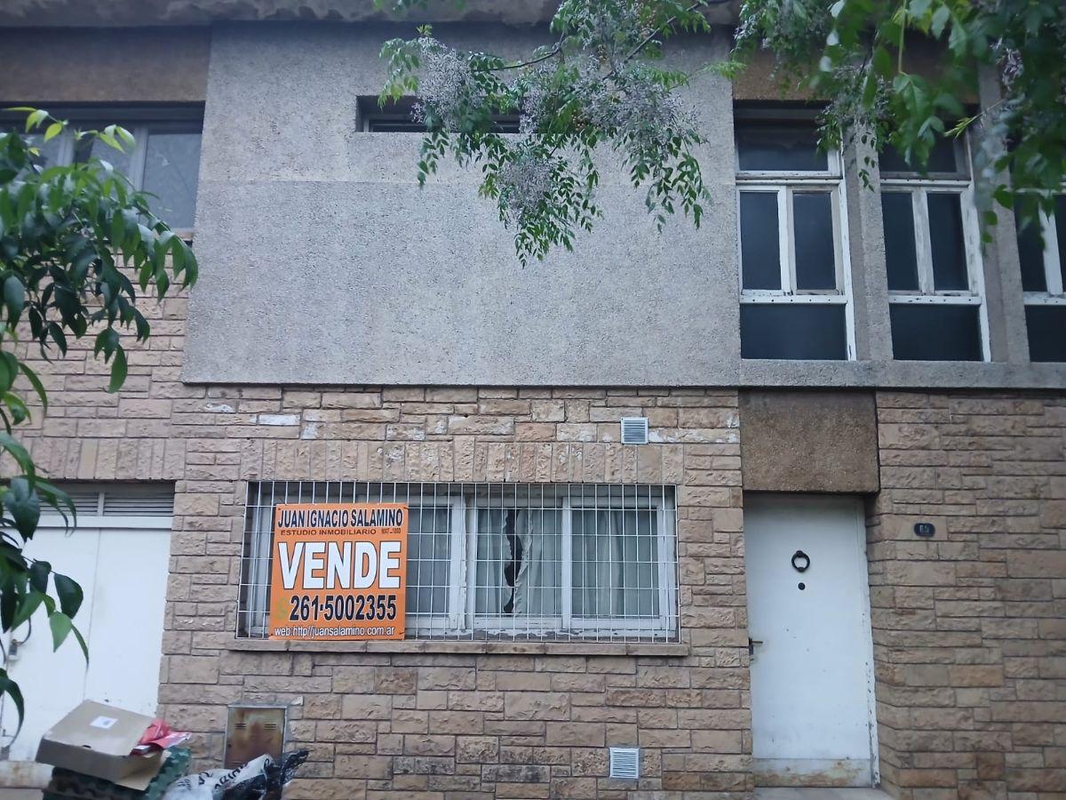 Foto de Casa antigua de material ideal para empresas, excelente ubicación y, imagen 2