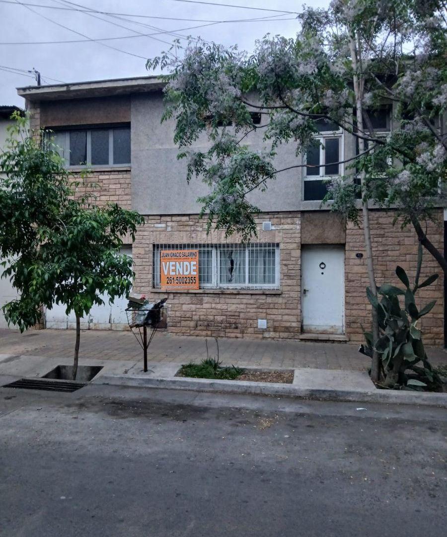 Foto de Casa antigua de material ideal para empresas, excelente ubicación y, imagen 1
