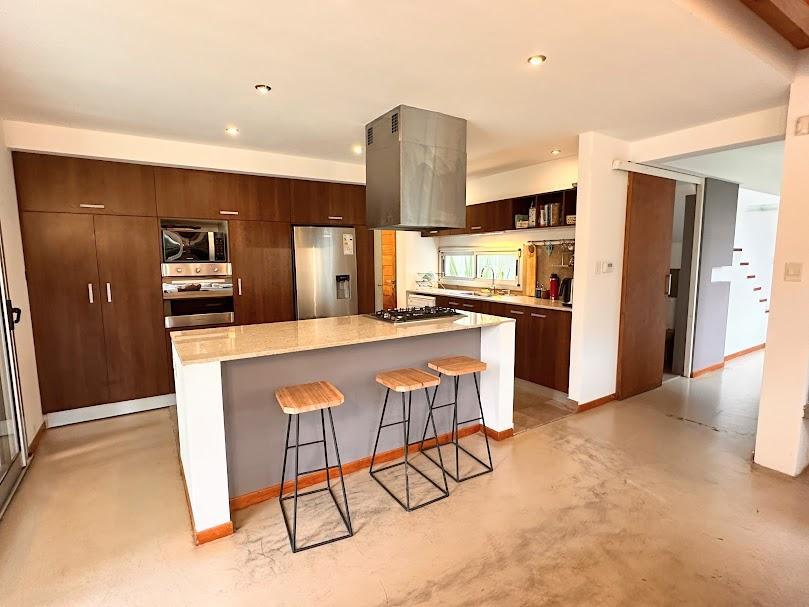 City Bell - Casa 4 Dorm - Escritorio - Pileta - 245 m² 2