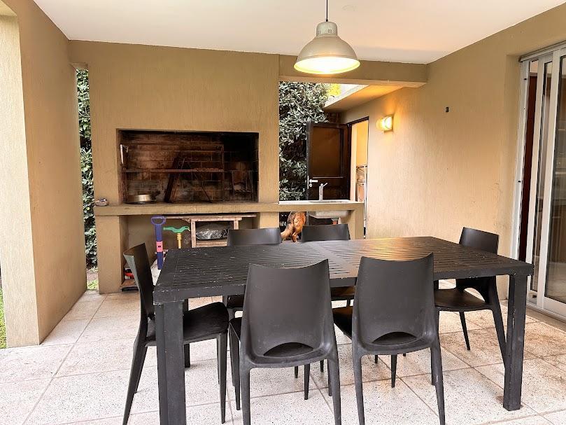 City Bell - Casa 4 Dorm - Escritorio - Pileta - 245 m² 3