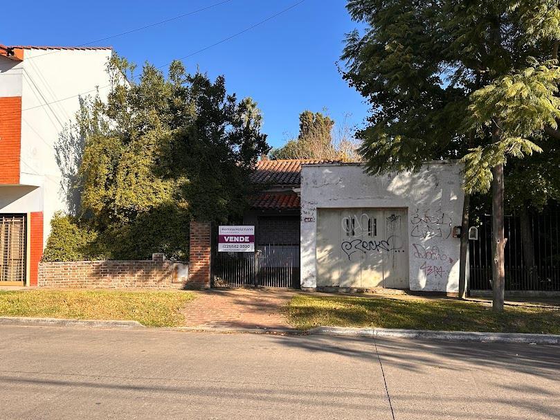 GONNET - 2 DORM - APTA BANCO - LOTE 492 M2