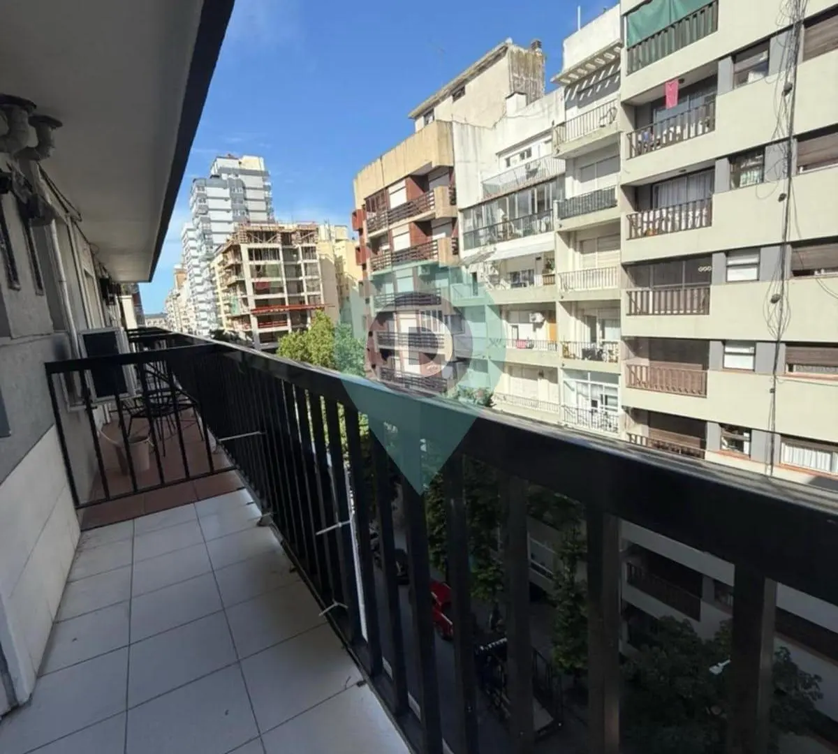 PLAZA COLON - BALCON AL FRENTE - AMBIENTE DIVIDIDO 2