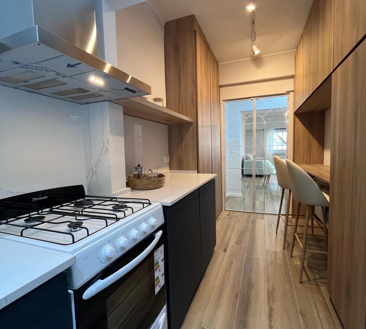Foto de DEPARTAMENTO 3 AMBIENTES CON BALCÓN SALIENTE – A UNA CUADRA DEL MAR, imagen 4