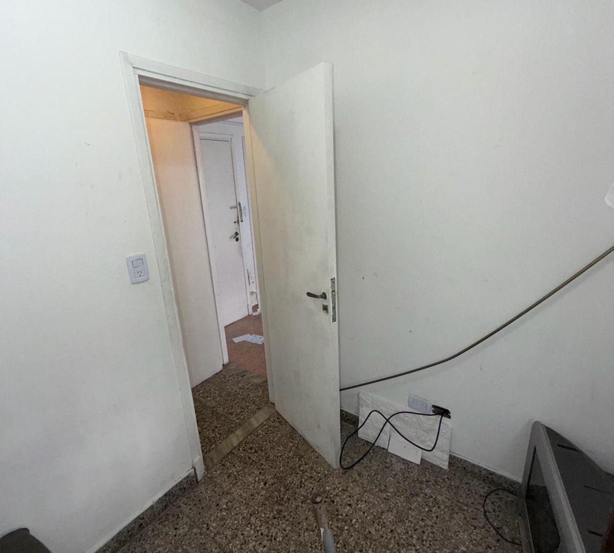 Foto de A refaccionar - OPORTUNIDAD DE INVERSIÓN - 3 ambientes externo, imagen 2