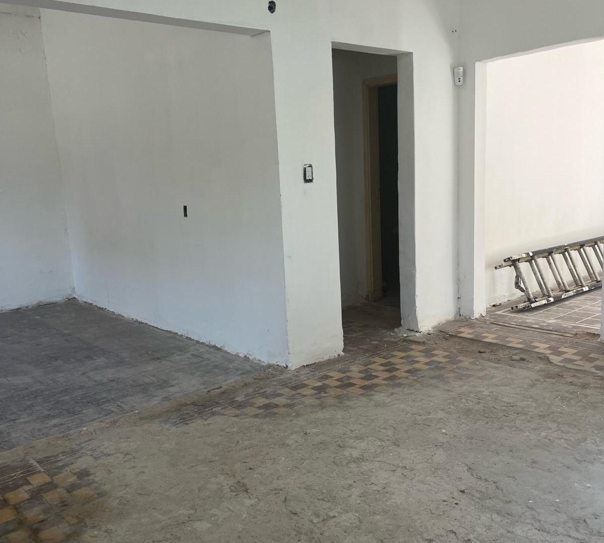 Foto de A REFACCIONAR- OPORTUNIDAD DE INVERSIÓN - CASA 4 AMBIENTES CON COCHERA, imagen 5