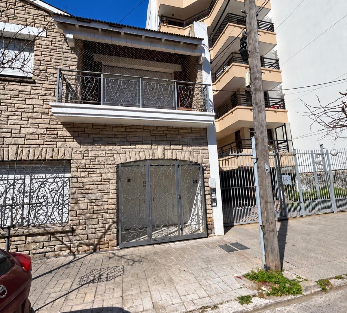Foto de CHALET EN PH DE 4 AMBIENTES CON COCHERA, PARRILLA Y TERRAZA PRIVADA, imagen 1