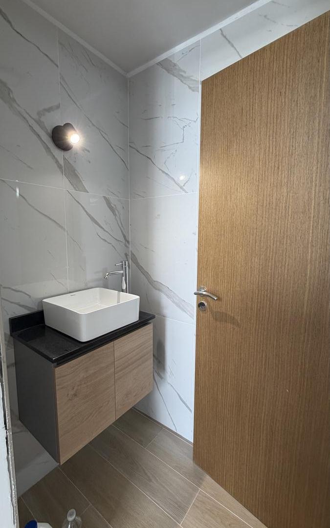 Foto de A ESTRENAR - IDEAL ESTETICA PELUQUERIA - VENTA O ALQUILER ZONA GUEMES, imagen 2