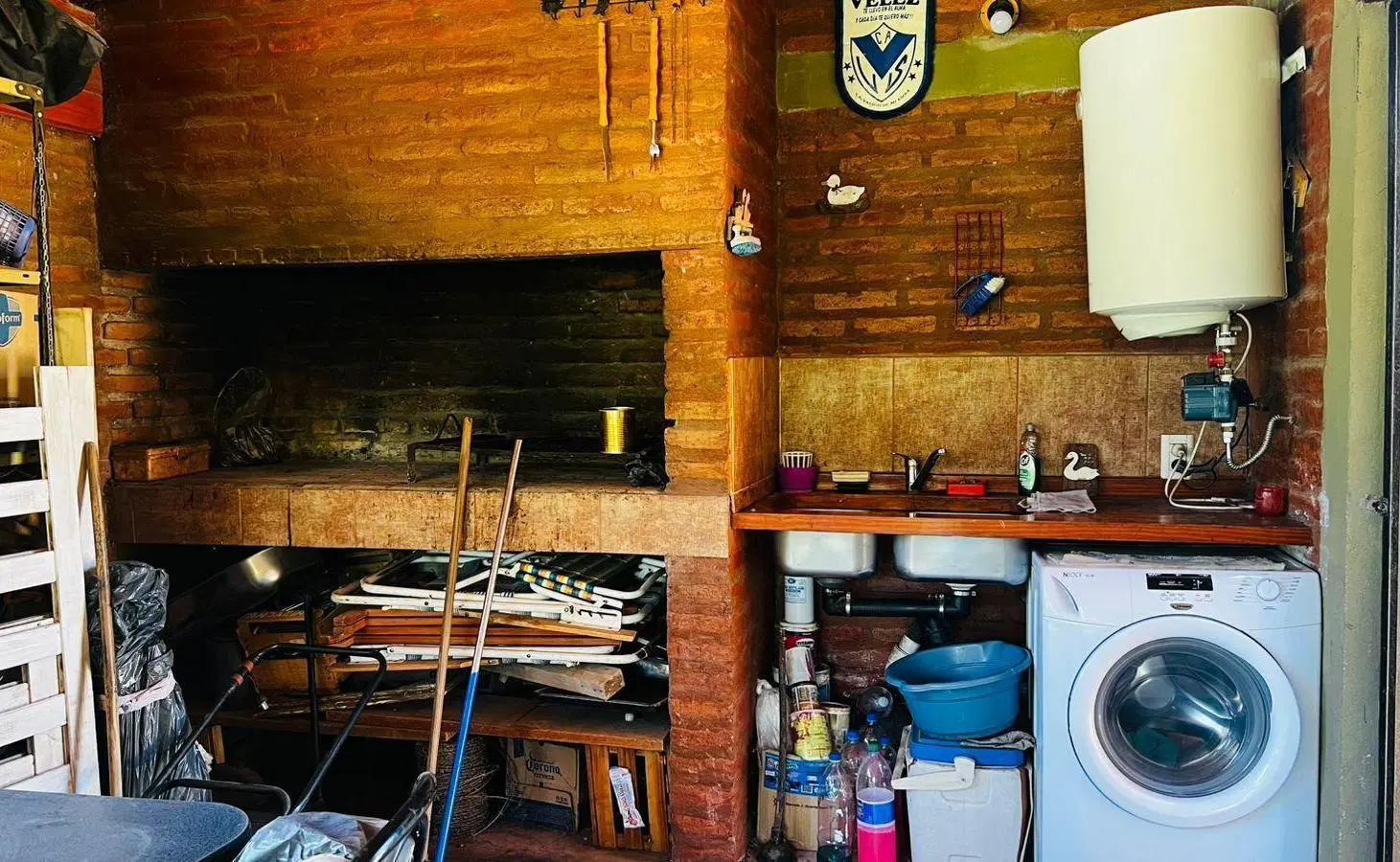 CASA EN VENTA DE DOS PLANTAS CON VISTA POSTAL A 200MTS DE AV. PRINCIPAL 8