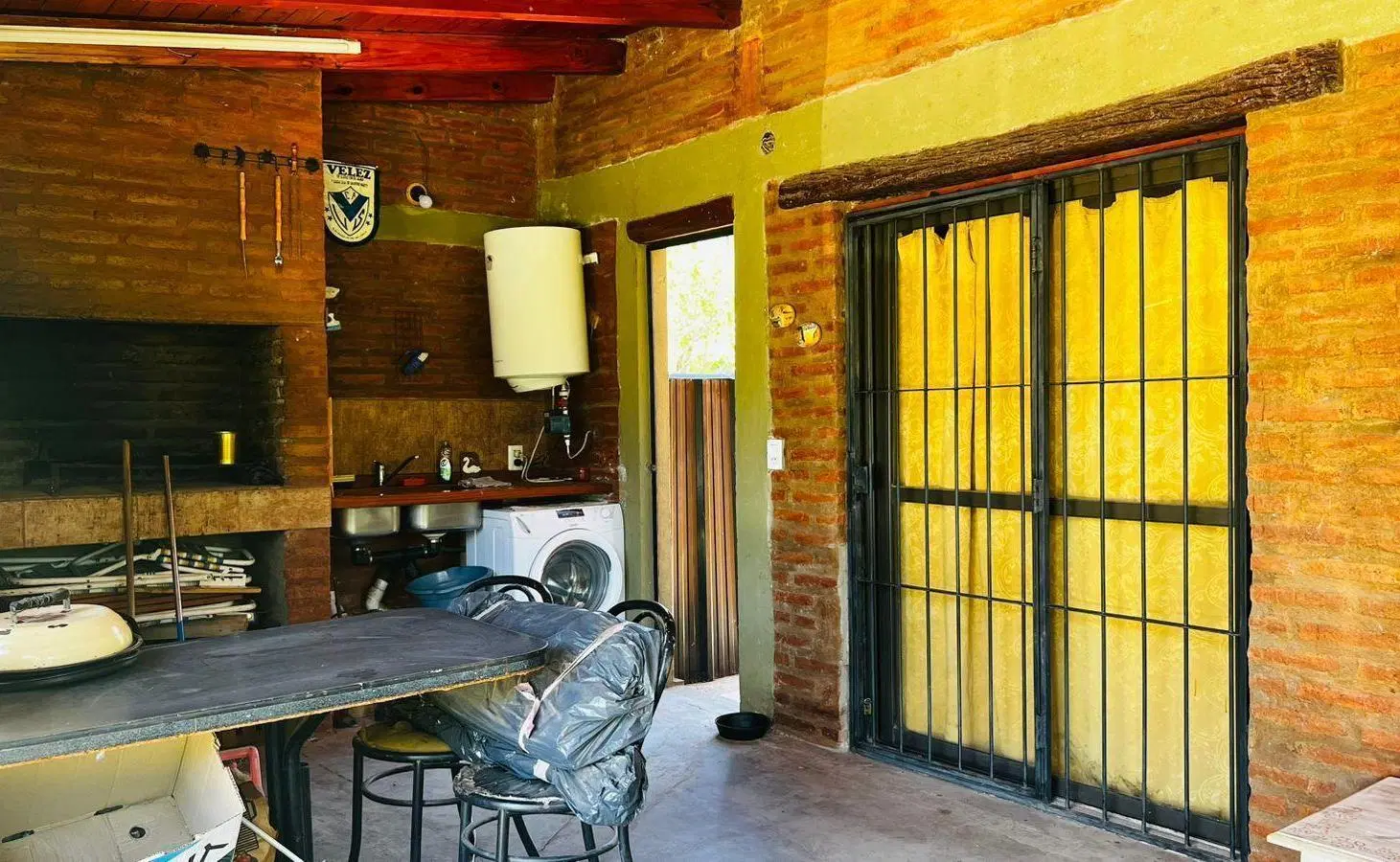 CASA EN VENTA DE DOS PLANTAS CON VISTA POSTAL A 200MTS DE AV. PRINCIPAL 2