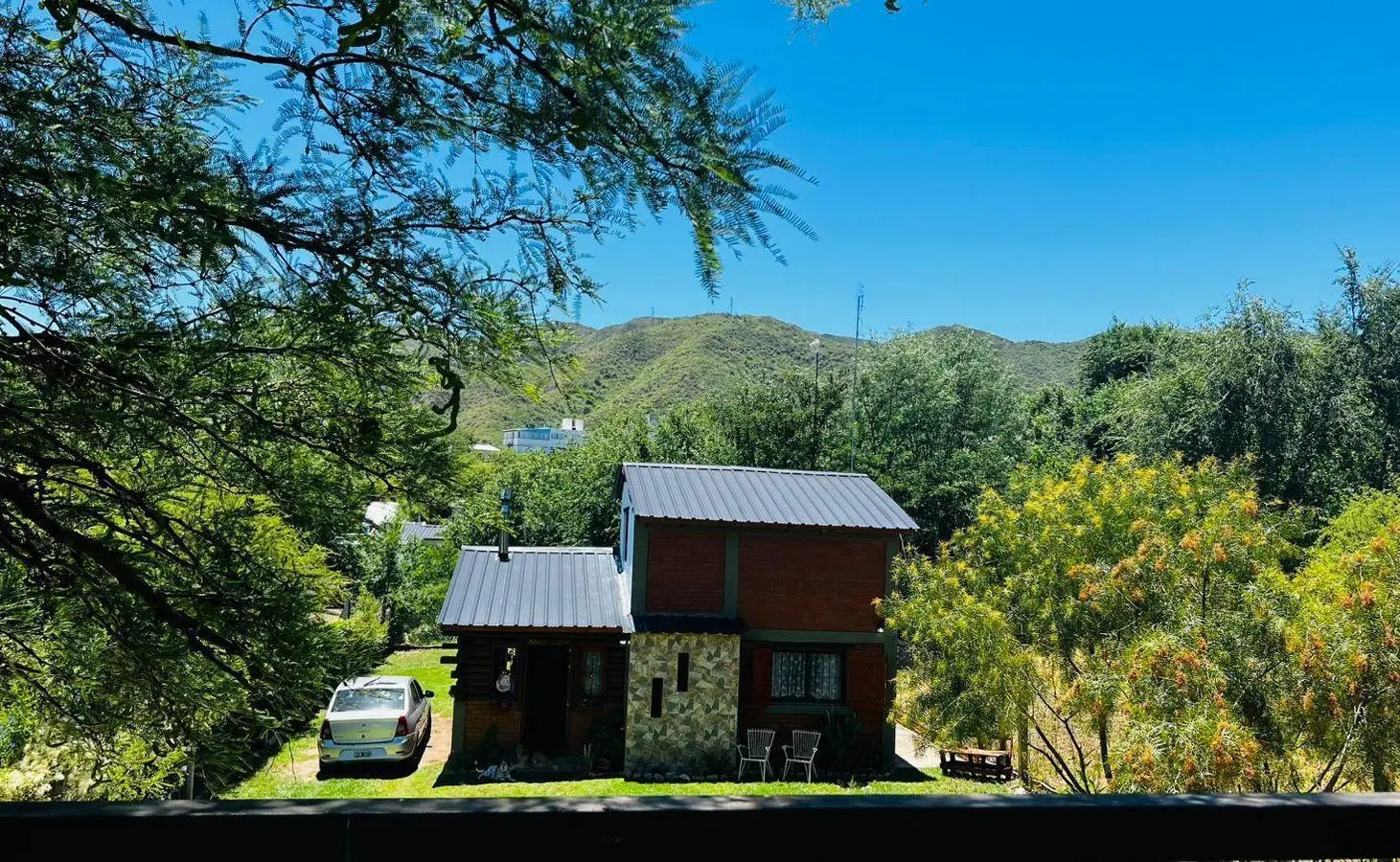 CASA EN VENTA DE DOS PLANTAS CON VISTA POSTAL A 200MTS DE AV. PRINCIPAL 3