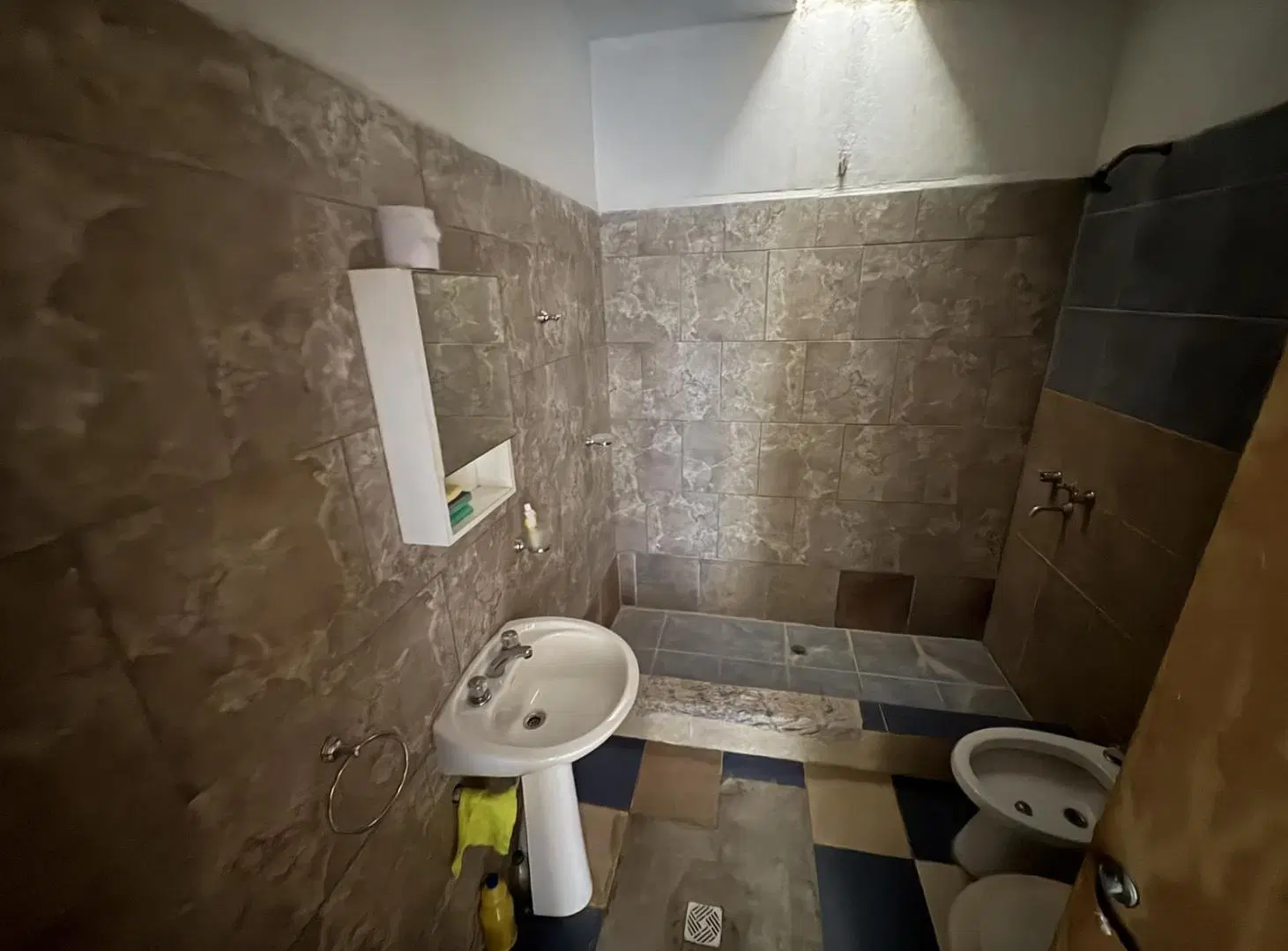 CASA EN VENTA EN BIALET MASSE A 400MTS DE RUTA 38 Y A Y A 800 MTS DEL RÍO COSQUÍN 4