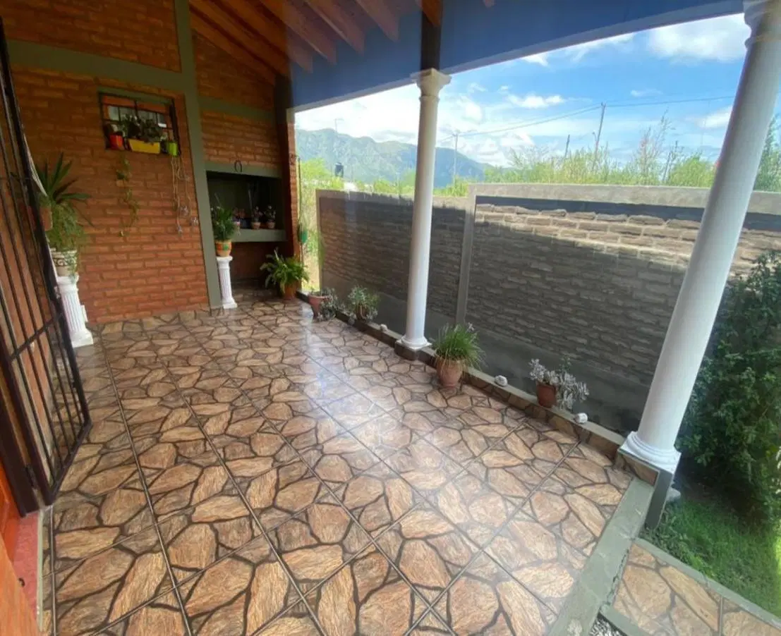 CASA EN VENTA EN SANTA MARIA CON PILETA APTO CREDITO IMPECABLE A 200MTS DE RUTA 38 3