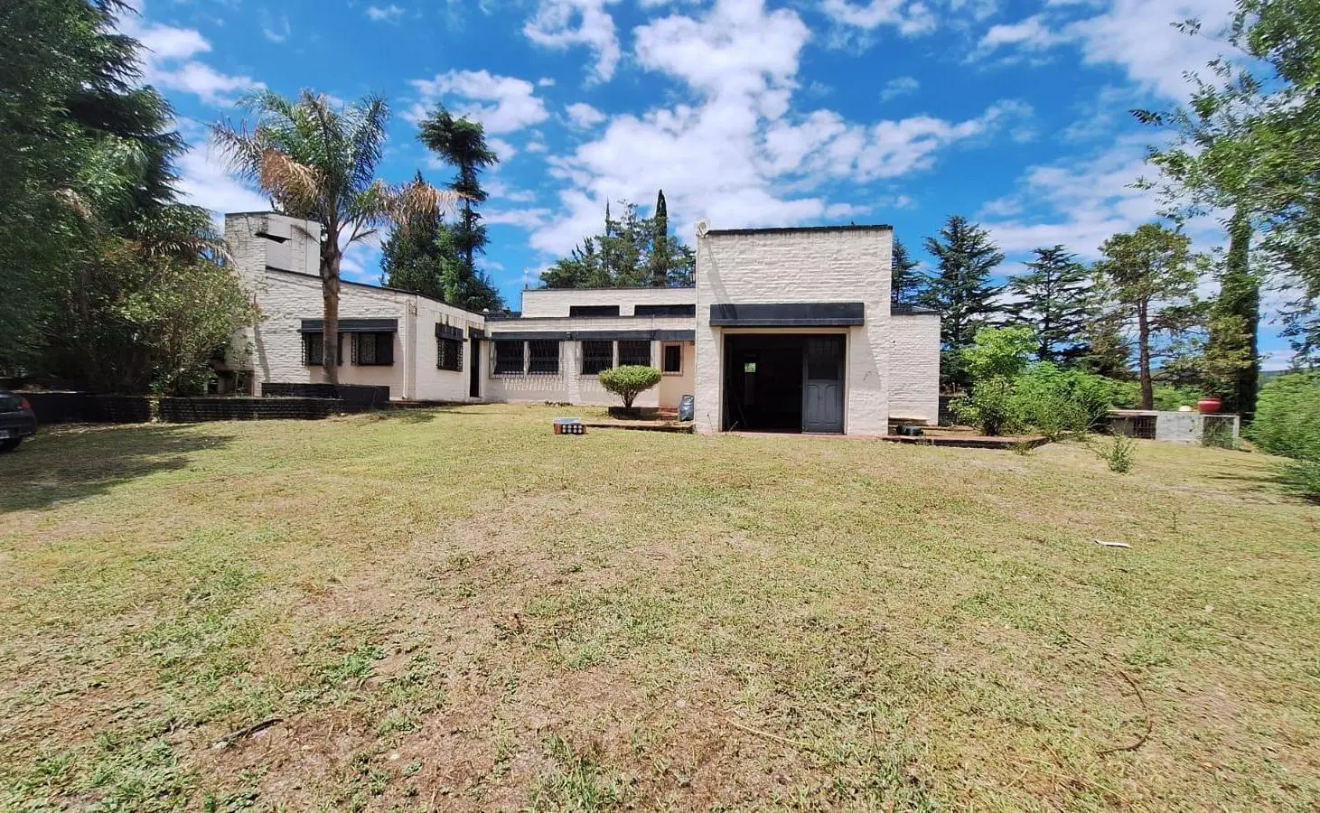 CASA EN VENTA EN SIQUIMAN SOBRE RUTA 38 MAS LOCAL COMERCIAL Y PISCINA PARQUE DE 5000 MS 2
