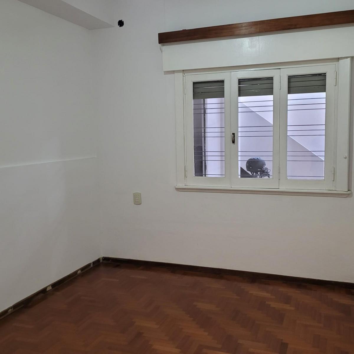 Departamento de 3 Amb con Patio y Cochera en Quilmes Oeste 1