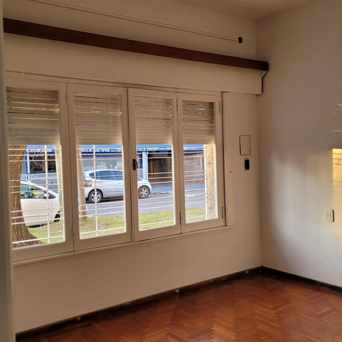 Departamento de 3 Amb con Patio y Cochera en Quilmes Oeste 3