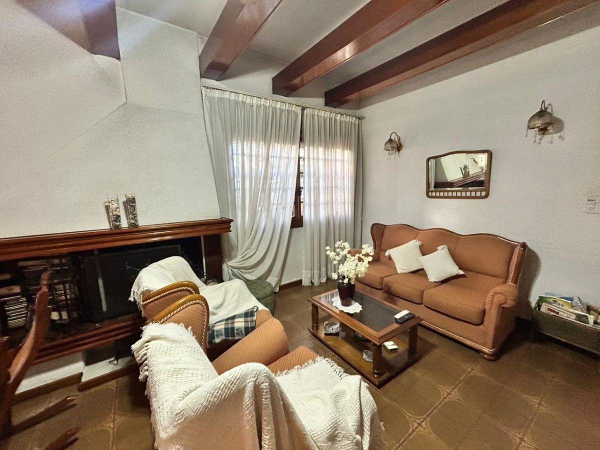 Foto de CASA DE 5 AMB CON COCHERAS PARQUE Y PISCINA EN FLORENCIO VARELA, imagen 5